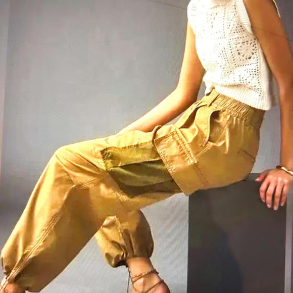 ANTHROPOLOGIE Oversized Khaki and green cargo parachute pants Sz 32 NWT - Picture 1 of 3